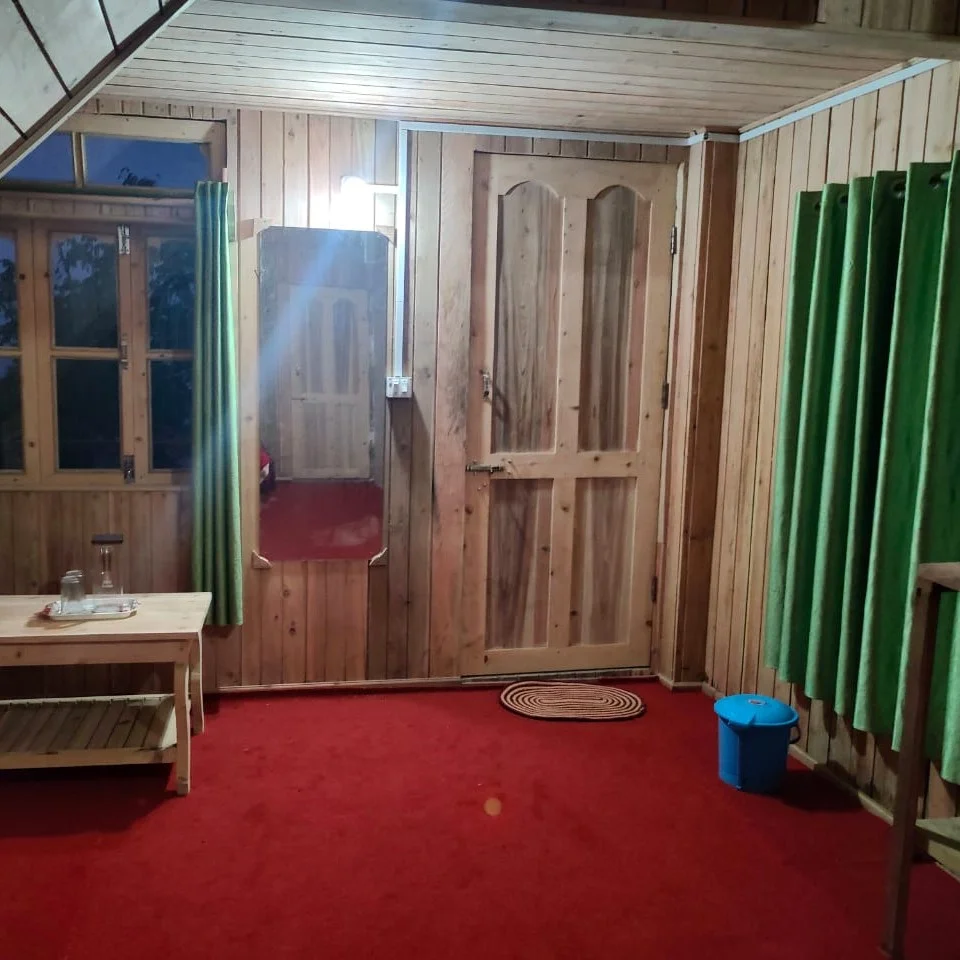 Couple friendly homestay in Kolakham with private balcony, cozy rooms, and romantic mountain views