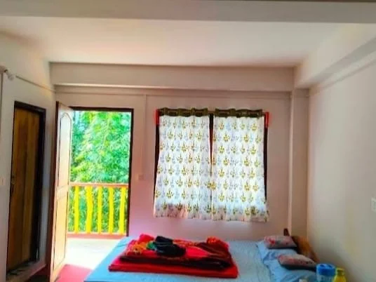 Couple friendly homestay in Kolakham with private balcony, cozy rooms, and romantic mountain views