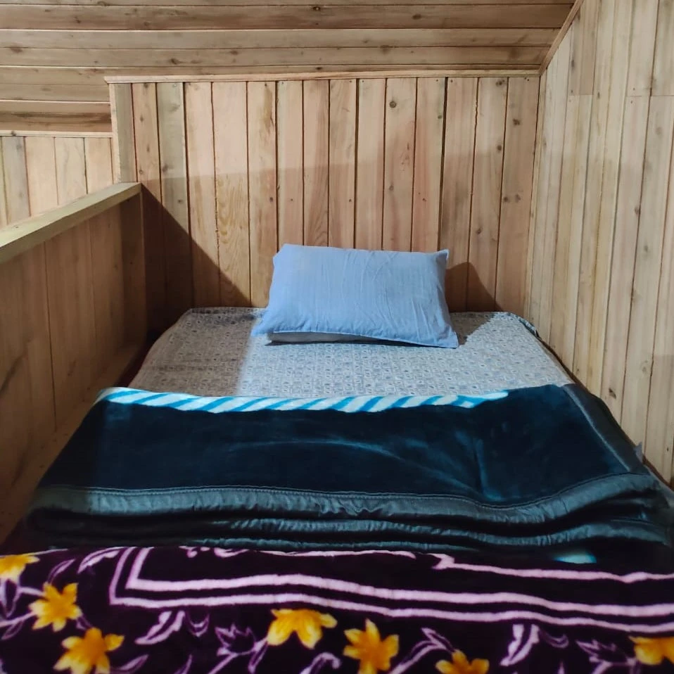 Guest testimonial photo at JoJo Samsuhang Homestay – smiling visitors sharing their experience